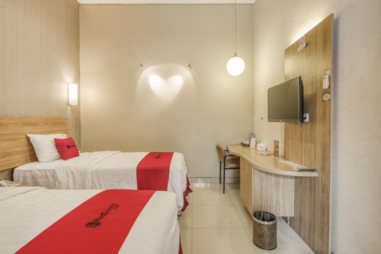 Reddoorz Syariah Near Terminal 1 Juanda Airport Hotel Brebek Exterior photo